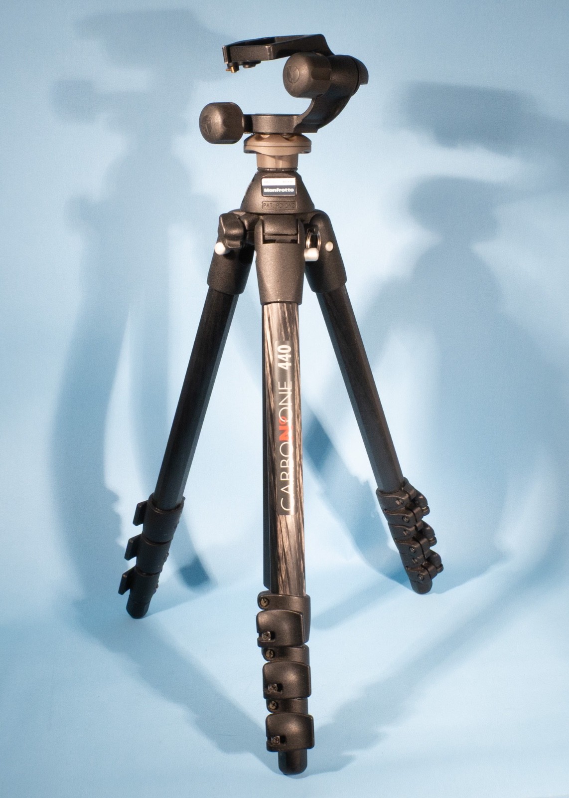 Manfrotto-440-CarbonOne-Carbon-Fibre-Tripod-460MG-Magnesium-3-Way-Head-137838700970-2