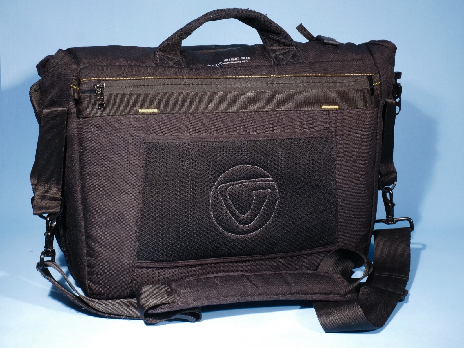 Vanguard-Alta-Rise-38-DSLR-Camera-Messenger-Bag-Excellent-137101595090-2