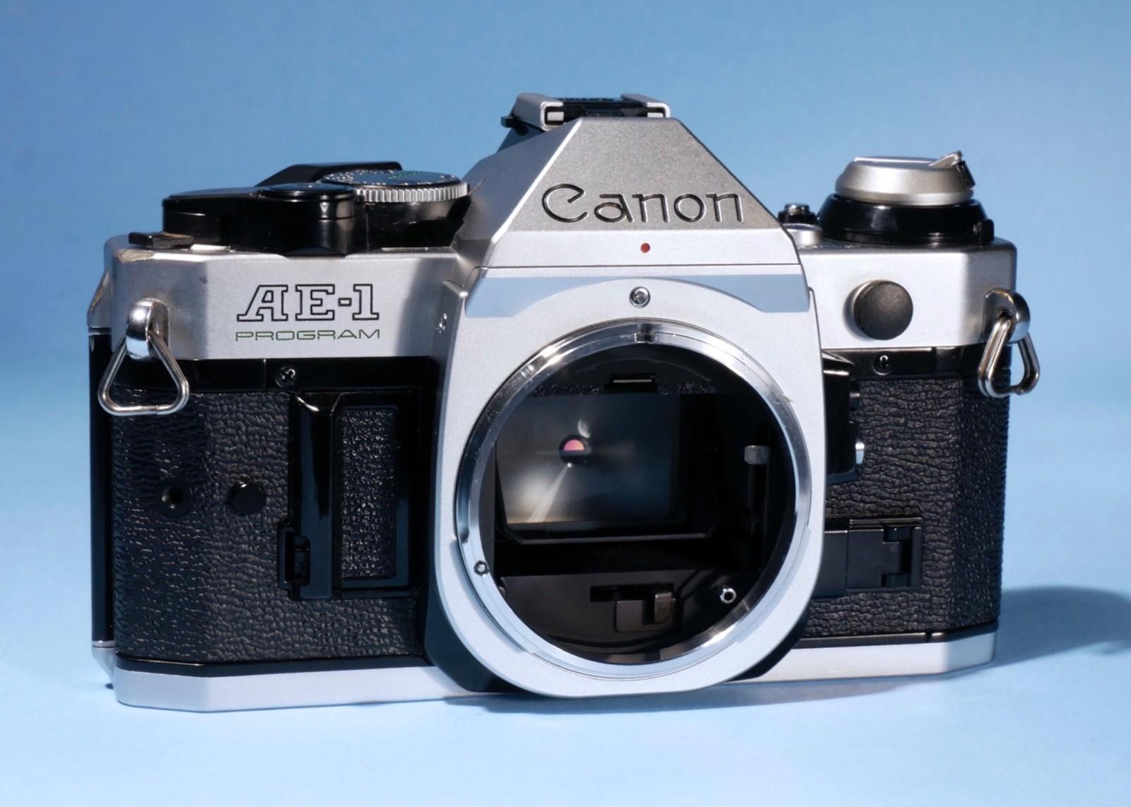 Canon-AE-1-Program-35mm-SLR-Film-Camera-Fully-Working-New-Seals-136512058121-3