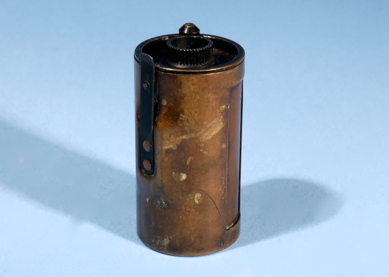 Leica-E-Leitz-Canister-Z-Brass-Reloadable-35mm-Film-Camera-Spool-Cartridge-136803079621-2