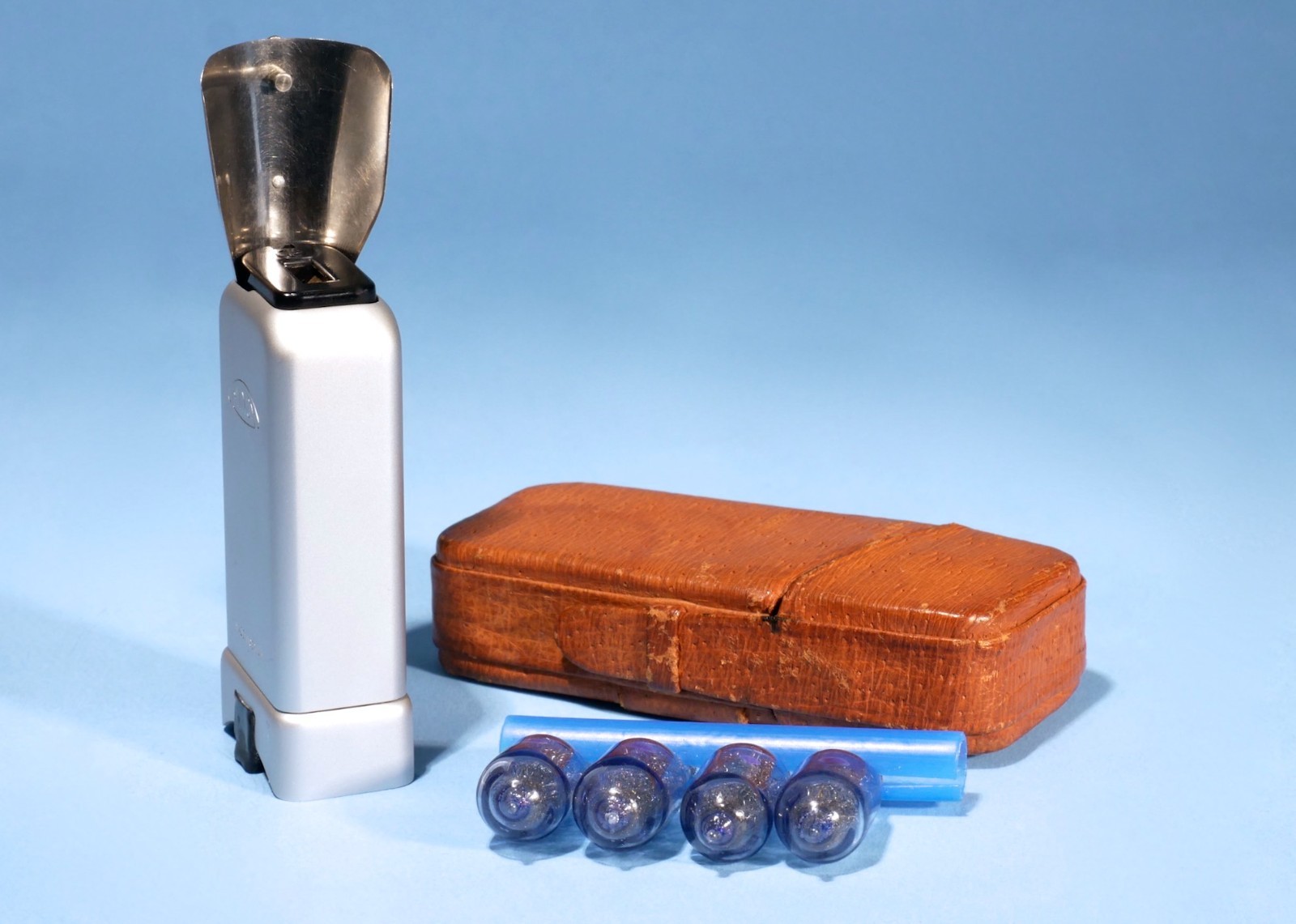 Minox-B-C-Flashgun-For-AG1-flashbulbs-Model-A-136669767111-2