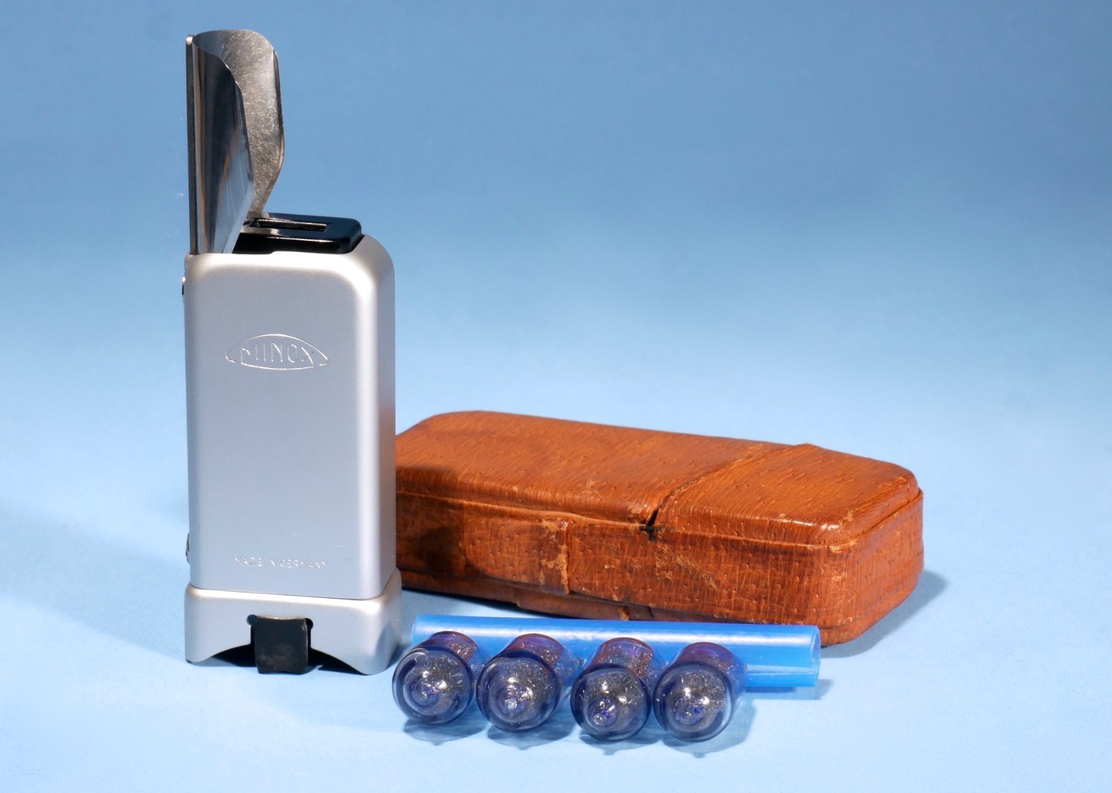 Minox-B-C-Flashgun-For-AG1-flashbulbs-Model-A-136669767111