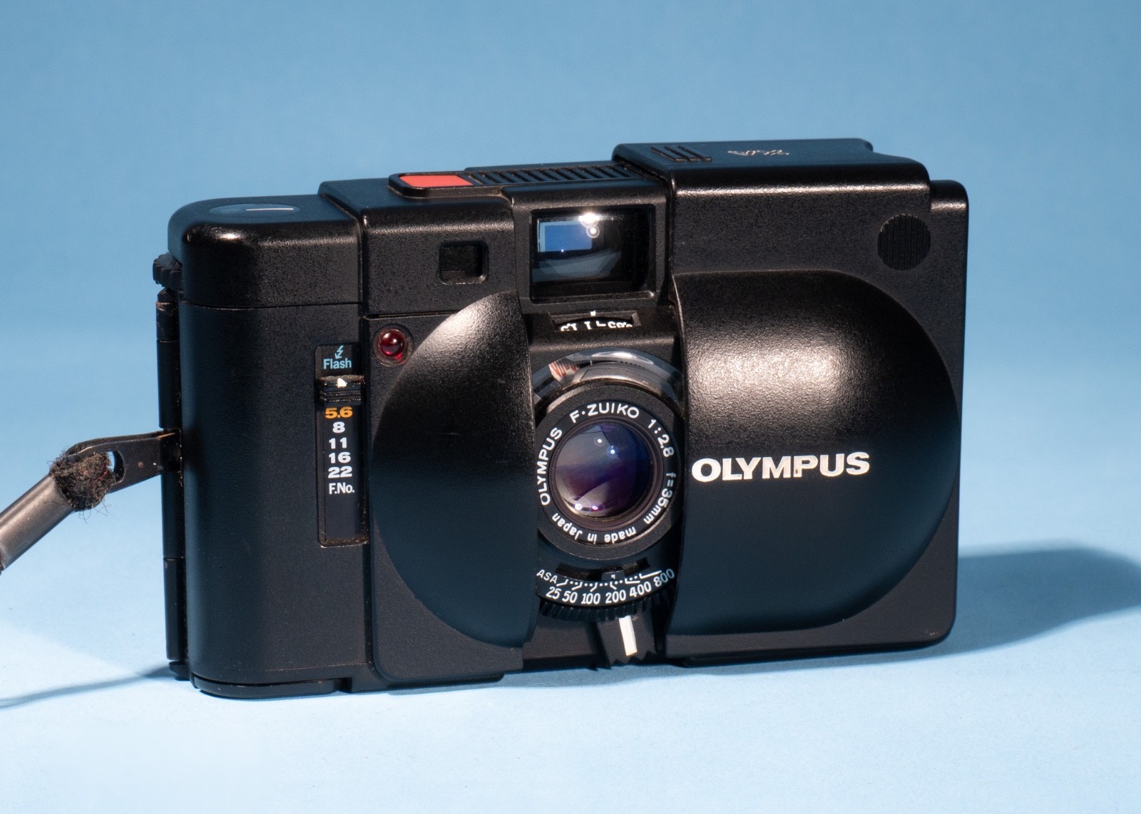 Olympus-XA-35mm-Film-Camera-F-Zuiko-35mm-f28-Lens-Fully-Working-137492844741