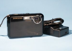 Samsung i8 8.2MP Compact Digital Camera * Tested & Fully Working