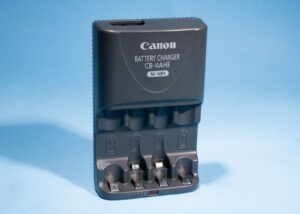 Canon CB-4AHE Battery Charger * Canon NB-2AH Batteries AA * Fully Working