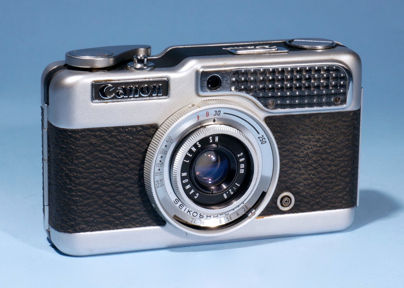 Canon-Demi-Half-Frame-35mm-Film-Camera-SH-28mm-f28-Lens-Fully-Working-136669767133-2