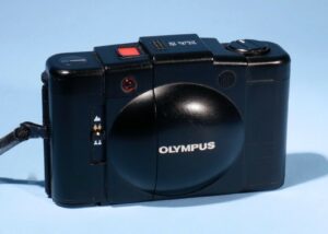 Olympus XA 2 35mm Compact Film Camera D.Zuiko f/3.5 Lens * Fully Working * READ