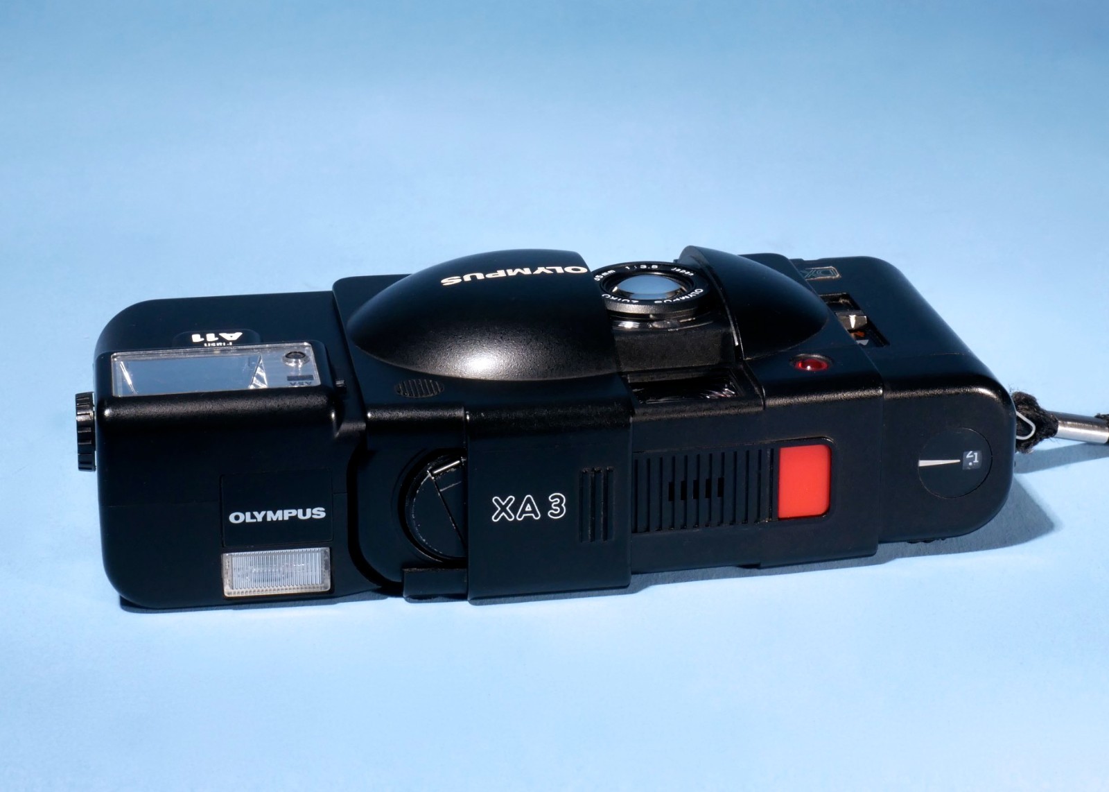 Olympus-XA3-35mm-Film-Camera-Zuiko-35mm-35-Lens-A11-Flash-Fully-Working-137423111325-3
