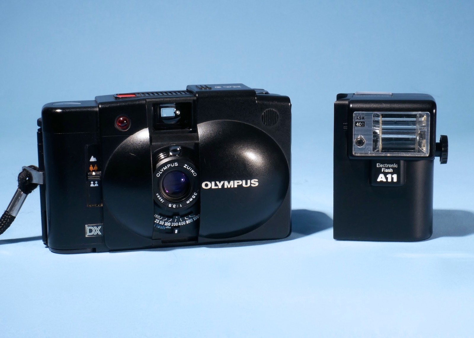 Olympus-XA3-35mm-Film-Camera-Zuiko-35mm-35-Lens-A11-Flash-Fully-Working-137423111325-5