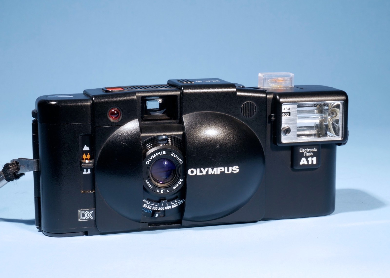 Olympus-XA3-35mm-Film-Camera-Zuiko-35mm-35-Lens-A11-Flash-Fully-Working-137423111325