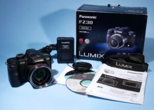 Panasonic Lumix DMC-FZ38 12.1MP Bridge Camera 18X Optical Zoom * Fully Working