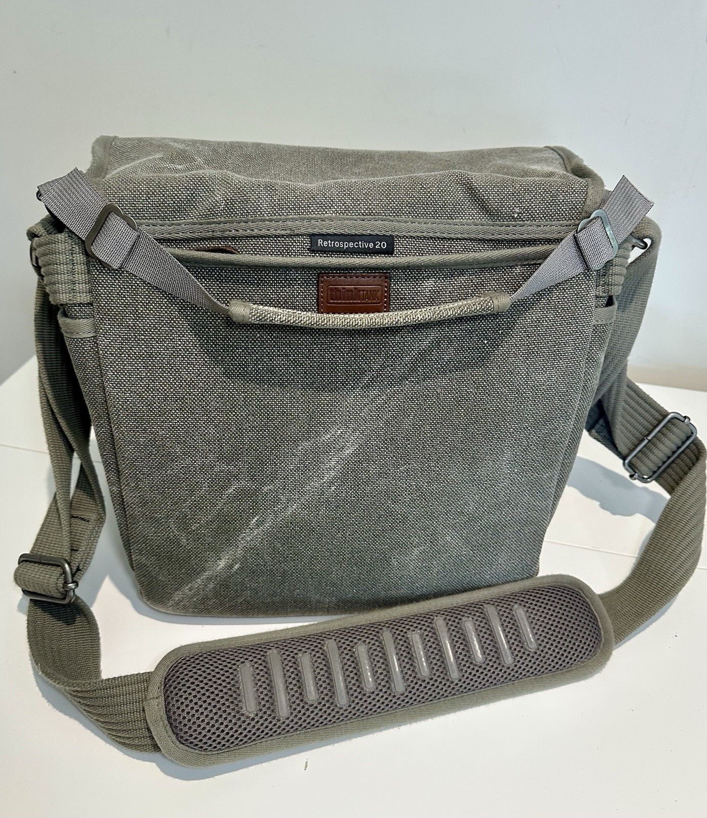 Think-Tank-Retrospective-20-Classic-Canvas-Style-Shoulder-Bag-137415696765-2
