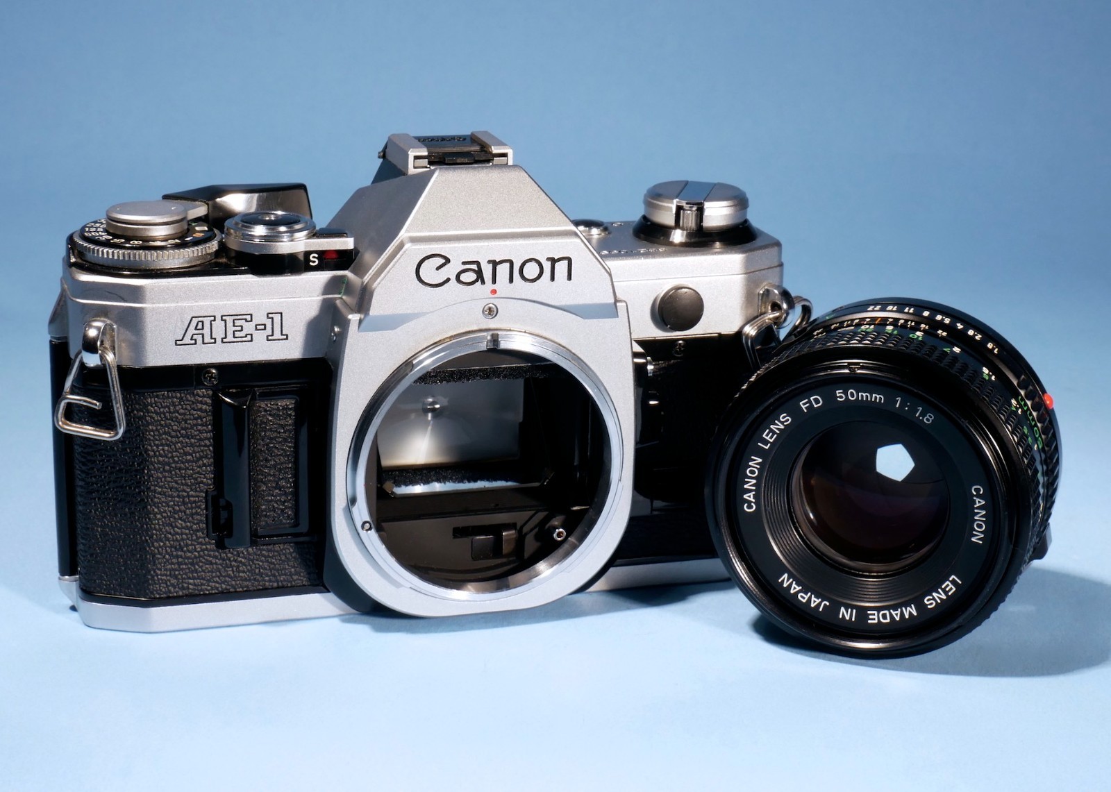 Canon-AE-1-35mm-SLR-Film-Camera-FD-50mm-f18-Lens-Fully-Working-136675137636-5