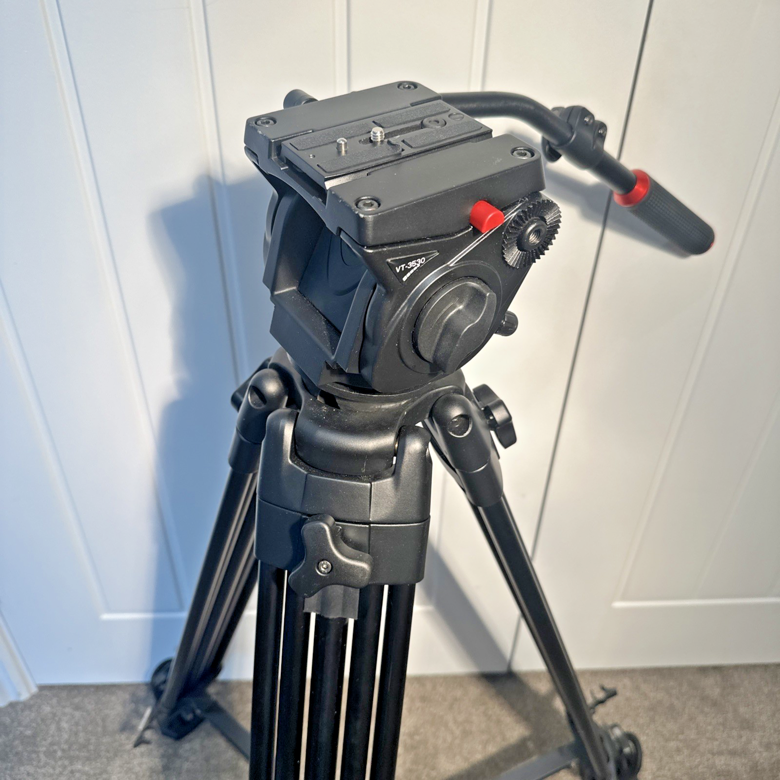 Kingjoy-VT-3500-Heavy-Duty-Video-Tripod-VT-3530-Fluid-Tilt-Excellent-137478416366-3