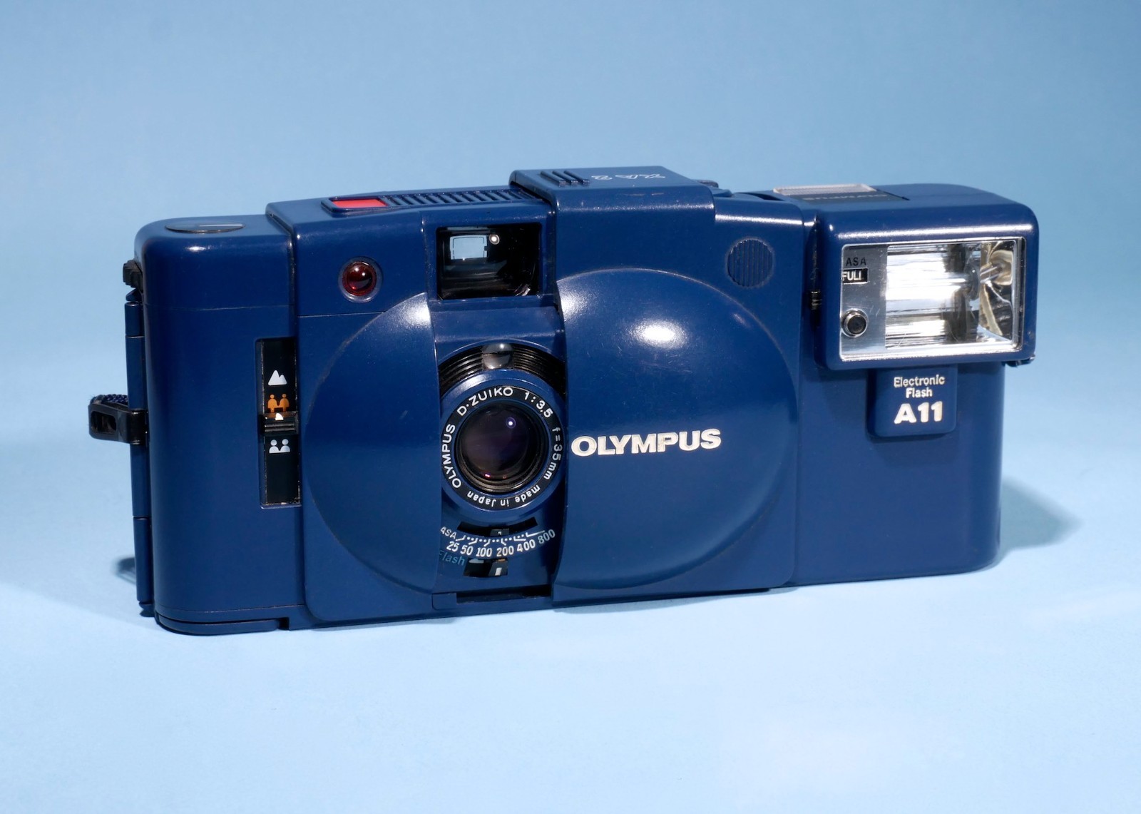 Olympus-XA-2-City-Blue-35mm-Compact-Film-Camera-DZuiko-f35-Lens-A11-Flash-136669761046-2