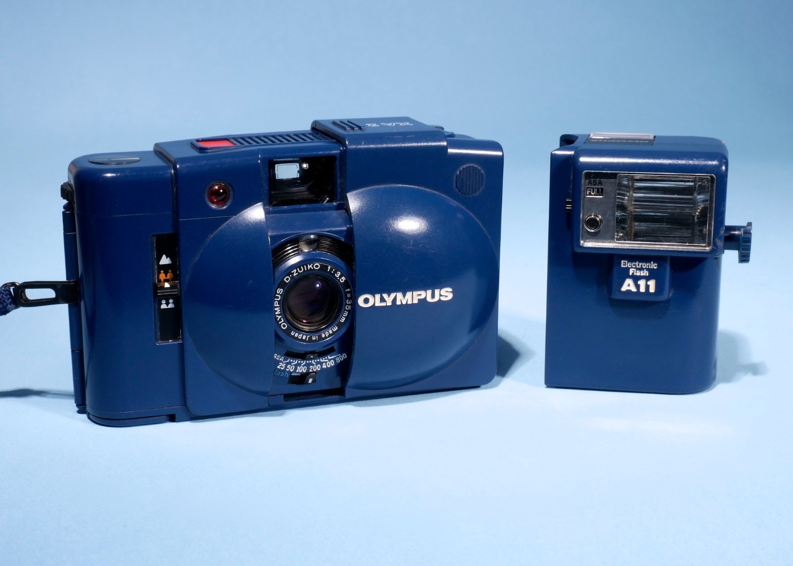 Olympus-XA-2-City-Blue-35mm-Compact-Film-Camera-DZuiko-f35-Lens-A11-Flash-136669761046-6