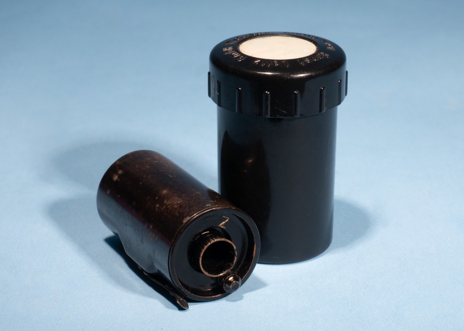 Leica-E-Leitz-Canister-Z-Brass-Reloadable-35mm-Film-Camera-Spool-Cartridge-137162640827-3