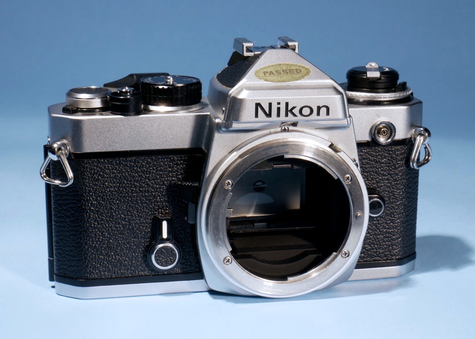 Nikon-FE-35mm-SLR-Film-Camera-Excellent-Fully-Working-136669767157-2