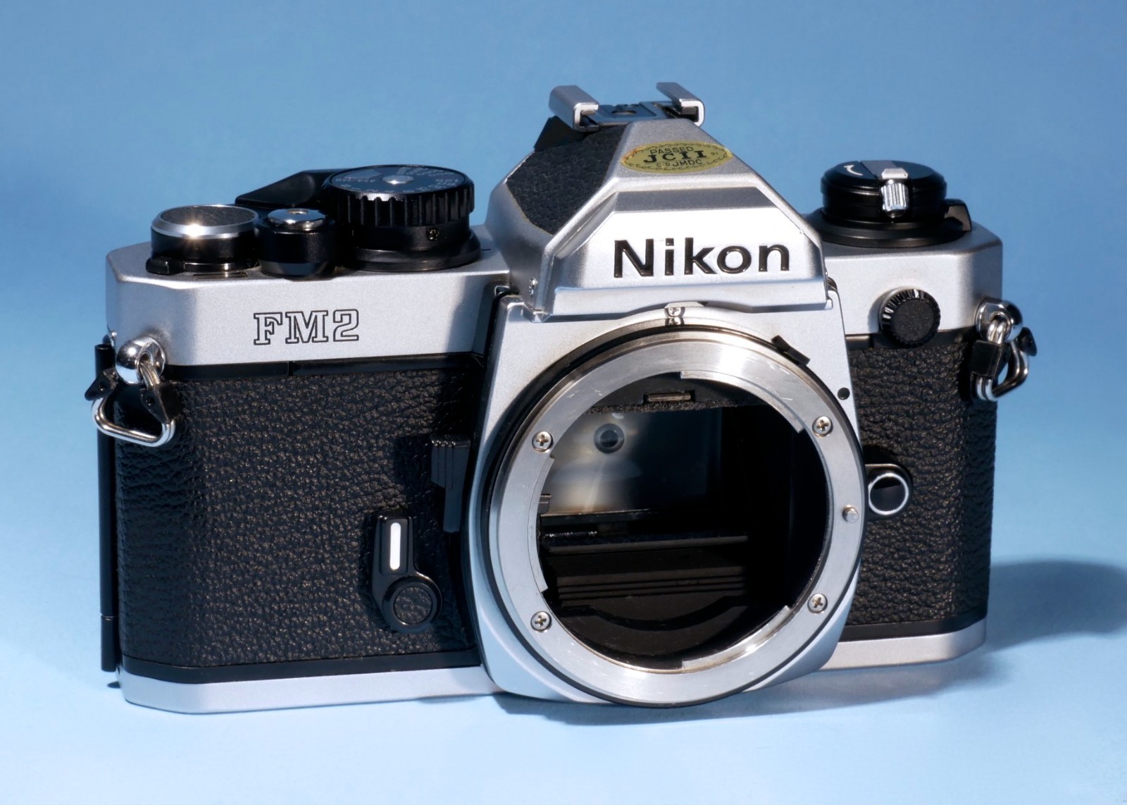 Nikon-FM2N-35mm-SLR-Film-Camera-MF-16-Back-Fully-Working-136669754017