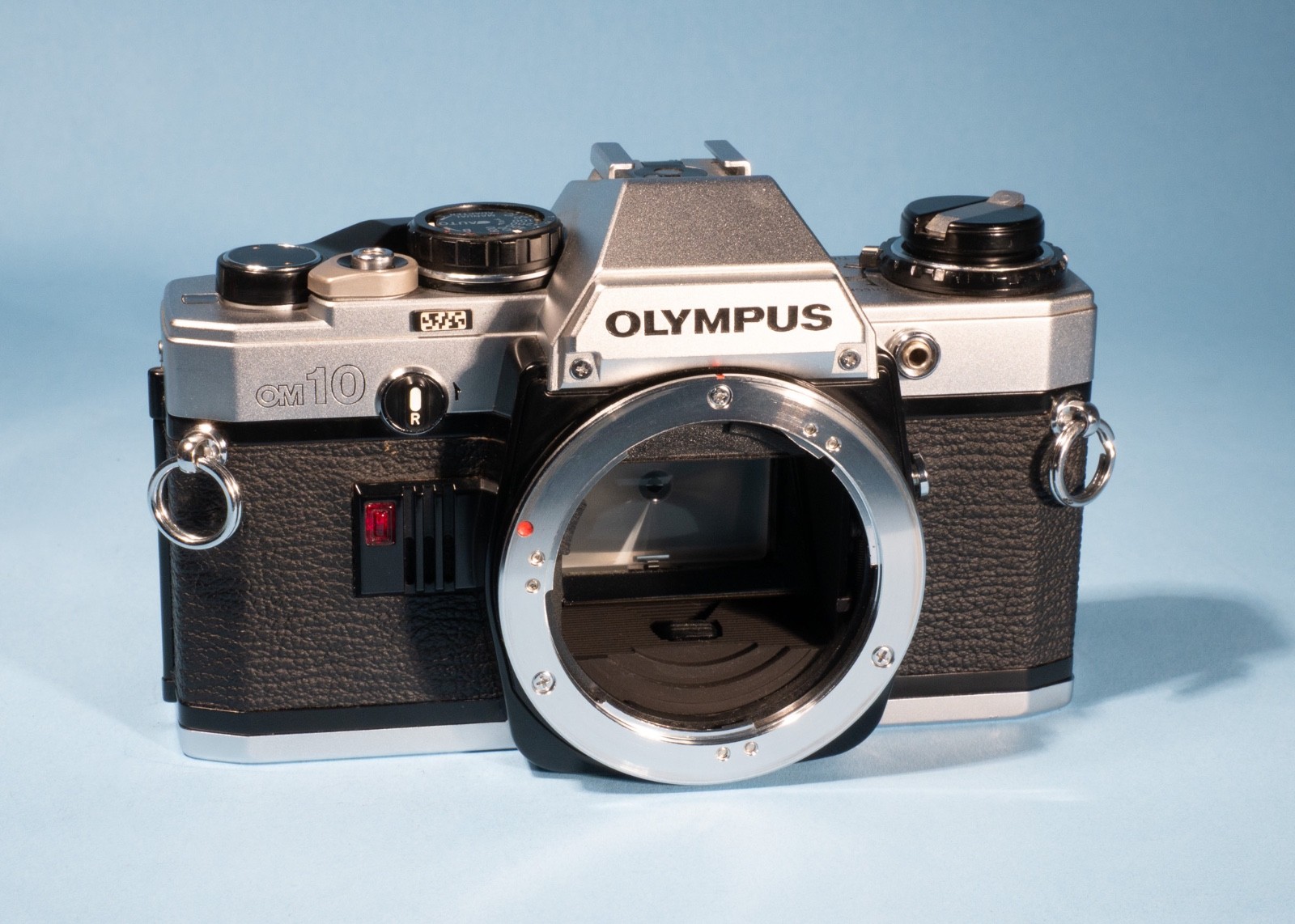 Olympus-OM-10-35mm-SLR-Film-Camera-Fully-Working-New-Seals-Excellent-137854144098-2