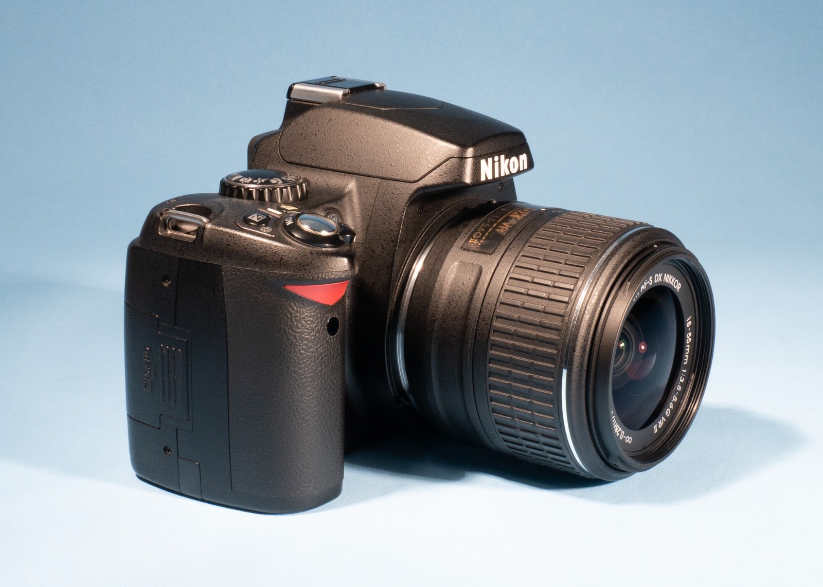 Nikon-D40x-DSLR-102MP-Digital-SLR-Camera-AF-S-DX-18-55mm-f35-56-G-II-Lens-137728557269-3
