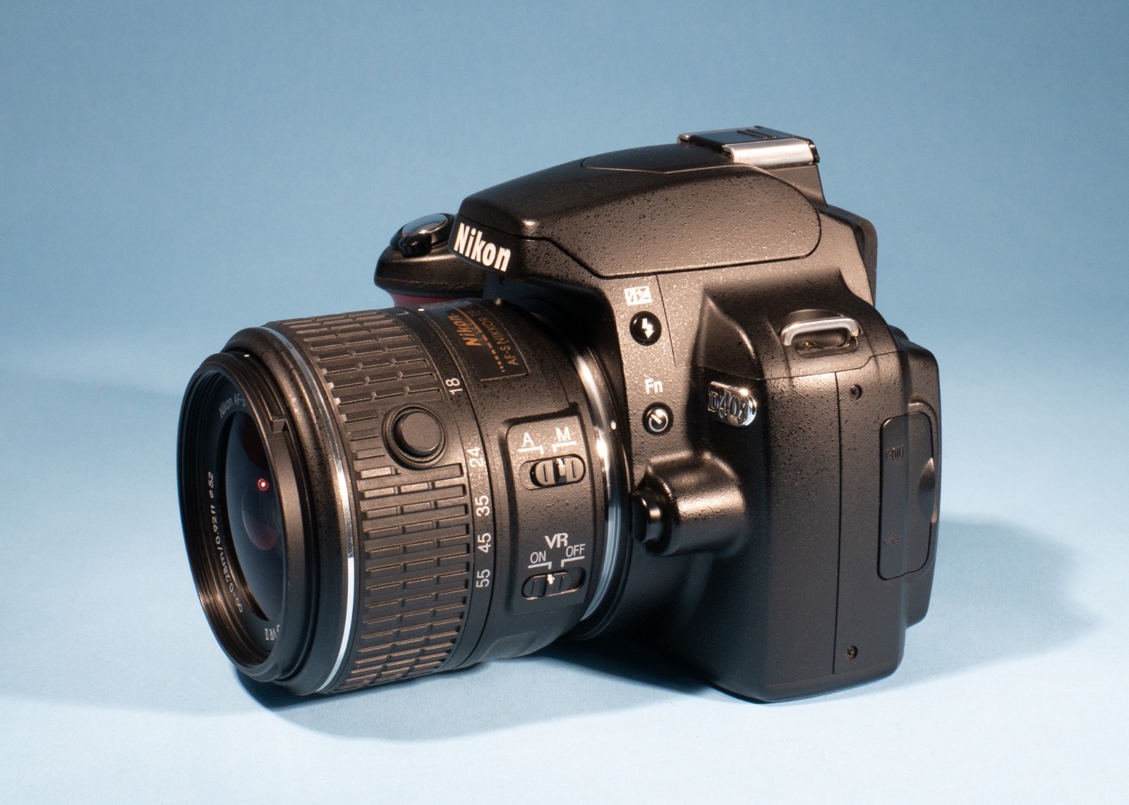 Nikon-D40x-DSLR-102MP-Digital-SLR-Camera-AF-S-DX-18-55mm-f35-56-G-II-Lens-137728557269-4