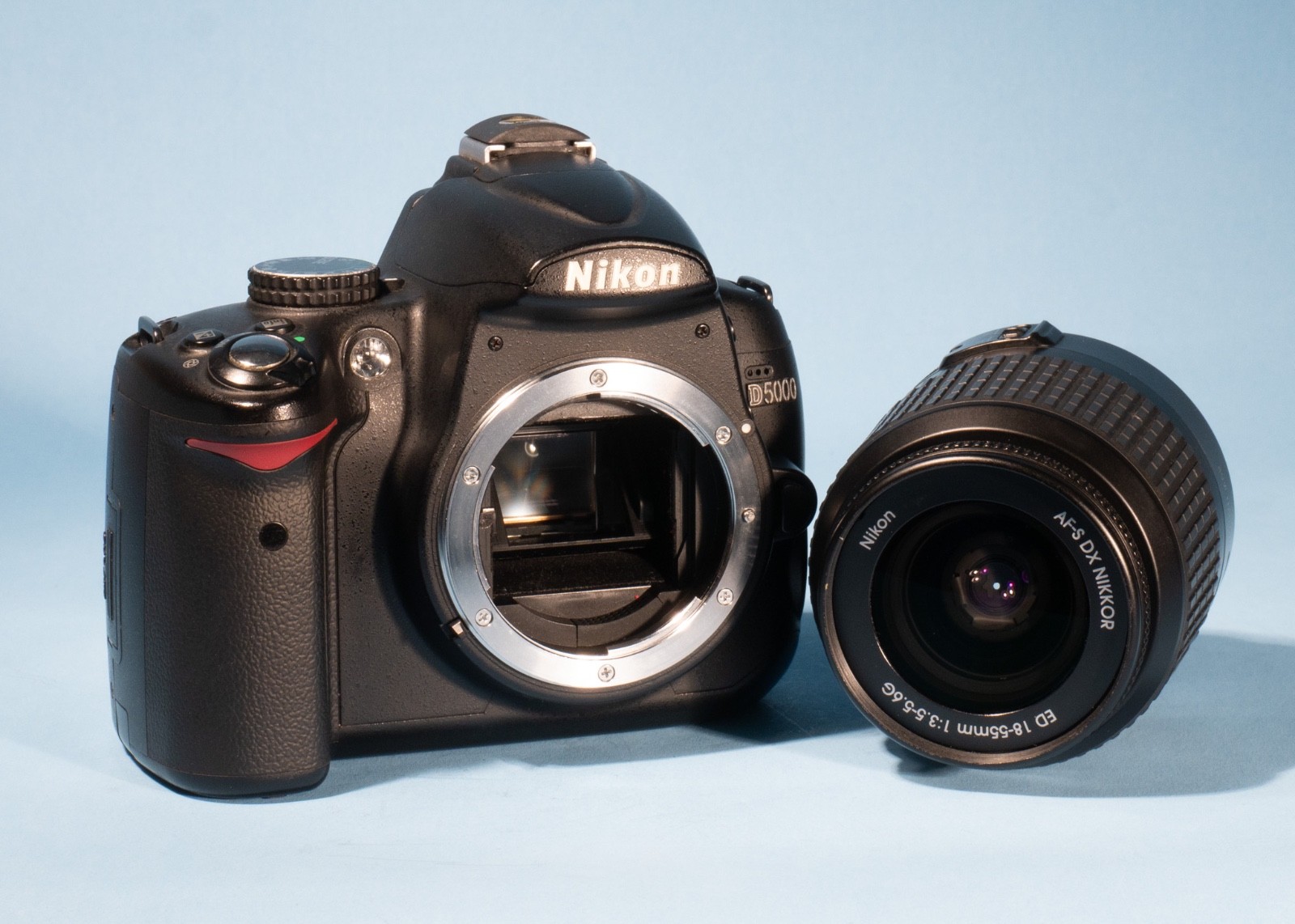 Nikon-D5000-DSLR-Camera-123MP-Digital-SLR-AF-S-DX-18-55mm-f35-56G-ED-Lens-137849619809-8
