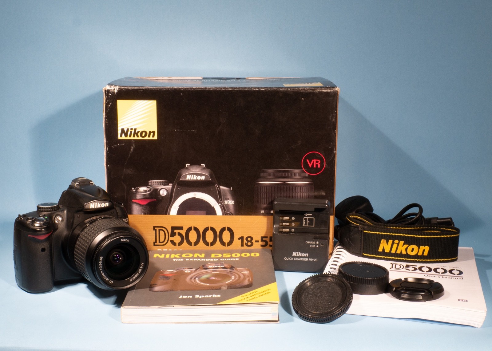 Nikon-D5000-DSLR-Camera-123MP-Digital-SLR-AF-S-DX-18-55mm-f35-56G-ED-Lens-137849619809