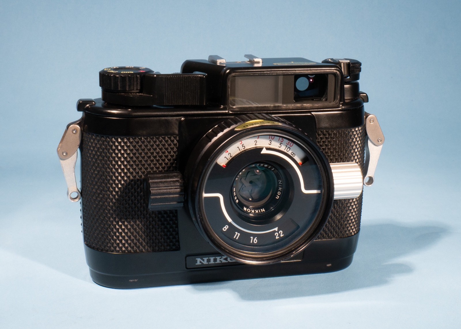 Nikon-Nikonos-III-35mm-Underwater-Camera-Nikkor-35mm-f25-Lens-Fully-Working-137429008379-2